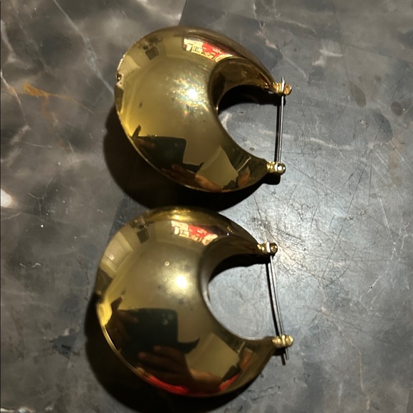 Gold Tone Chunky Hoop Earrings Unsigned! - Picture 7 of 16